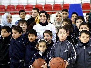 Kisah Indira Kaljo, Atlet Basket AS Berhijab yang Menginspirasi Kisah Indira Kaljo, Atlet Basket AS Berhijab yang Menginspirasi