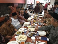 JK Makan Soto Bareng Sudirman Said dan Ferry Mursyidan