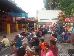 Jelang Imlek, Vihara Petak Sembilan Jakbar Diserbu Pencari Angpao