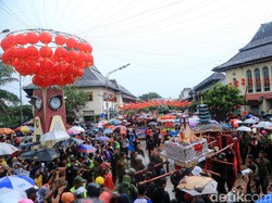 Potret Kebinekaan dalam Perayaan Imlek di Solo