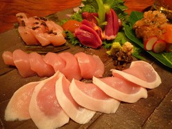 Chicken Sashimi, Irisan Daging Ayam Mentah yang Kini Mulai Disukai Orang