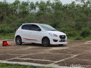 Kemhub Izinkan LCGC Jadi Taksi Online