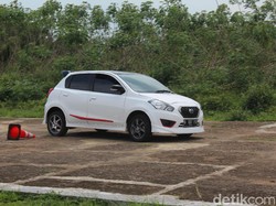 Kemhub Izinkan LCGC Jadi Taksi Online