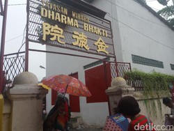 Guyuran Hujan yang Disambut Sukacita di Vihara Petak Sembilan