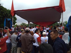 Djarot Pesan Nasi Tumpeng ke Warga Pemenang Lomba untuk Ultah Anak