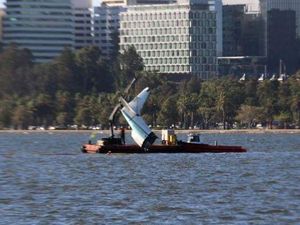 Ekor Pesawat yang Tewaskan WNI Endah Diangkat dari Sungai Perth