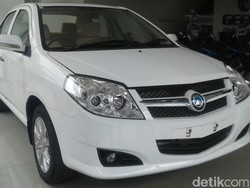 Mobil China Pergi dan Kembali
