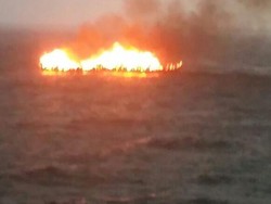 Disergap Petugas, Penyelundup Pakaian di Medan Bakar Kapal Sendiri