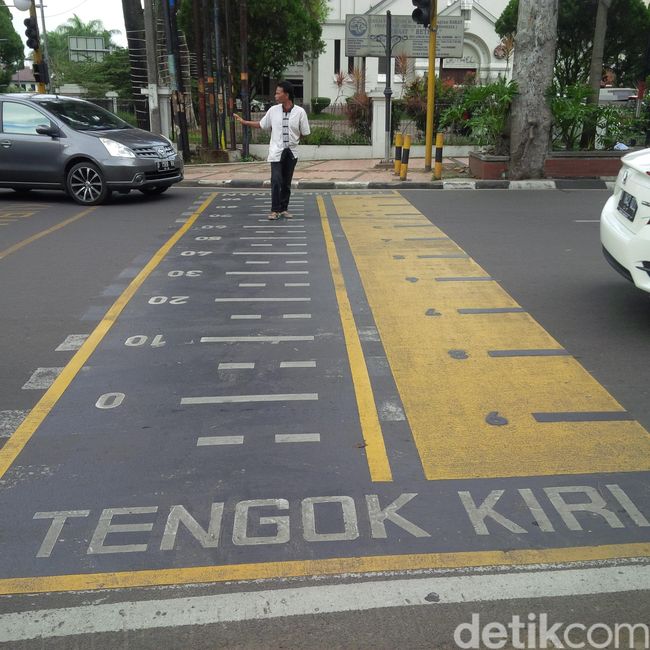 Penyebrangan Unik di Bandung, Ini Bedanya Zebra Cross dan Pelican Cross