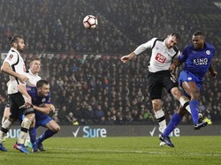 Wes Morgan Selamatkan Leicester dari Kekalahan