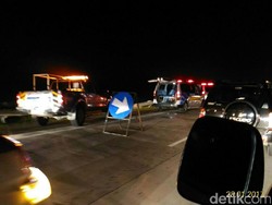 Bus Terperosok di Tol Cipali KM 184, Lalin Macet