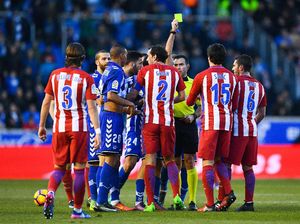 Saling Meludah Godin dan Deyverson dalam Laga Atletico vs Alaves