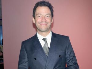 Dominic West Putuskan Semua Hubungan dengan Lily James Dominic West Putuskan Semua Hubungan dengan Lily James