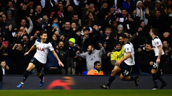 Spurs Lolos Dramatis