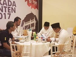 Tiba di Gedung Usmar Ismail, Wahidin-Andika Disambut Yel-Yel