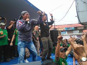 Ditemani Lulung, Agus Yudhoyono Senam Bareng Warga di Tanah Abang
