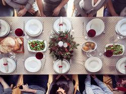 Ini 9 Kebiasaan Buruk Saat Makan di Restoran yang Sebaiknya Dihindari