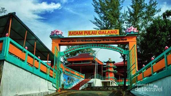 Vihara di Pulau Galang, Kepulauan Riau