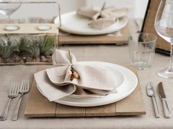 Ini 8 Etiket Makan Umum yang Perlu Diketahui (1)