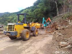 Bupati Emil Deteksi Penyebab Longsor KM 17 Trenggalek-Ponorogo