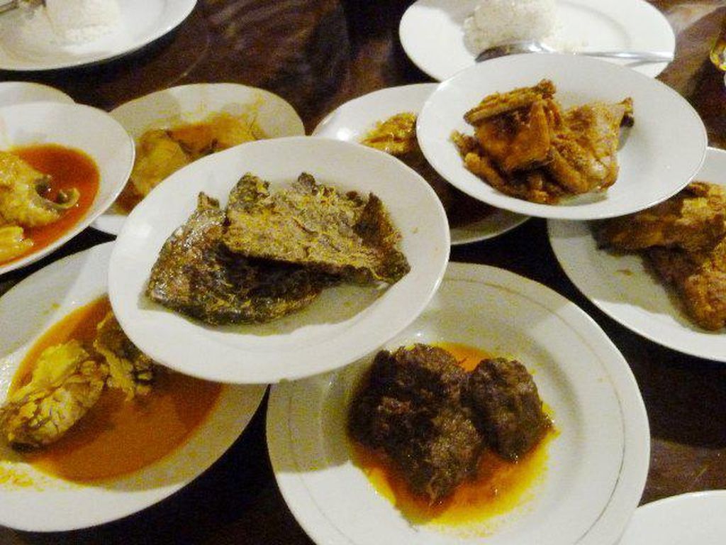 Restoran Padang Paling Mahal hingga Tempat Ngopi Asyik di Bintaro