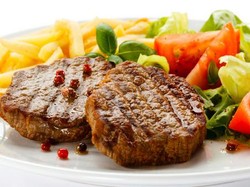 Begini Trik Membuat Steak Empuk Juicy Menurut Anthony Bourdain