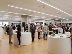 Belanja Online Kian Marak, Erajaya Tetap Genjot Toko Offline