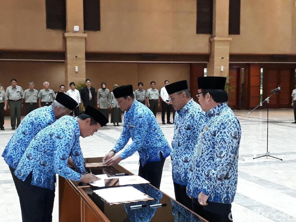Jalan Terjal Pemangkasan Birokrasi Jalan Terjal Pemangkasan Birokrasi