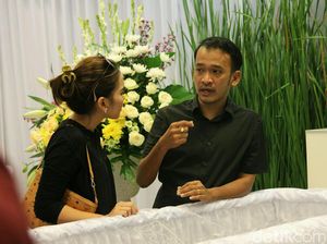 Sebelum Syuting, Ayu Ting Ting Sempatkan Kunjungi Ruben Onsu