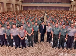 Kumpulkan Jajaran TNI dan Polri, Jokowi: Terorisme Harus Dicegah