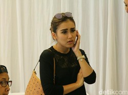 Ayu Ting Ting Dicecar Soal Roller Coaster, Honor Besar Teuku Wisnu