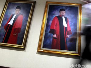 Ketua MK Segera Kirim Surat Pengunduran Diri Patrialis ke Presiden
