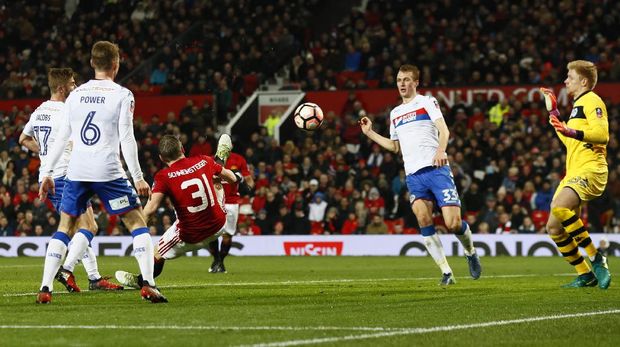 Pembuktian Martial dan Schweinsteiger