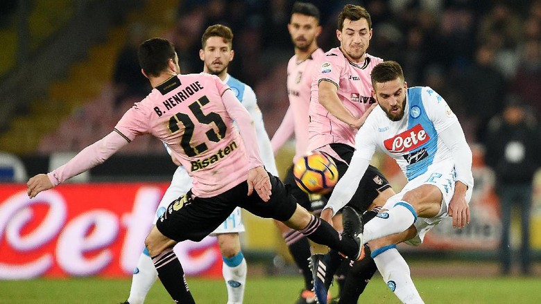 Napoli Ditahan Palermo 1-1