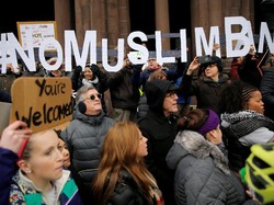 Terpisah dari Keluarga Hingga Tak Bisa Berobat ke AS karena Trump