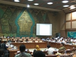 Komisi VII DPR dan Jonan Rapat Evaluasi Kinerja ESDM di 2016