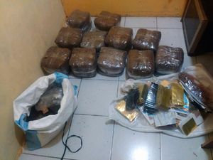 Warga di Megamendung Bogor Temukan 2 Karung Tembakau Ganesha