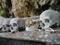 Hai Wisatawan! Ini Lho Etika Foto-foto di Makam Toraja