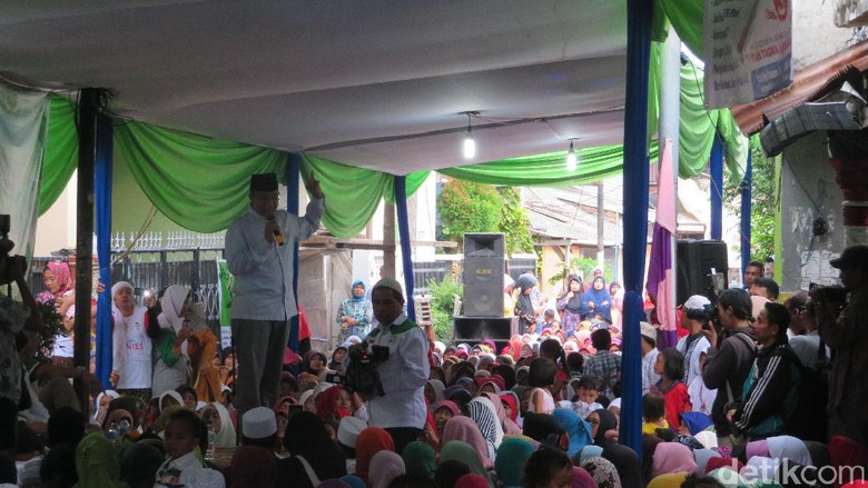 Saat Anies Berjumpa dengan Mahasiswanya yang Berprestasi Saat Anies Berjumpa dengan Mahasiswanya yang Berprestasi