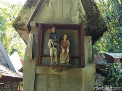 Boneka Kayu Pemakaman Toraja, Ada Harganya!