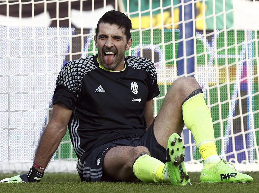 Gianluigi Buffon Sempat Dikira Kena Virus Corona Gianluigi Buffon Sempat Dikira Kena Virus Corona