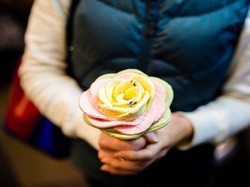 Wah, Cantiknya Gelato Bunga Bercitarasa Thai Milk Tea dan Durian!