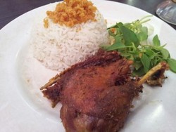 Ada Gurame Hot Plate, Bebek Goreng hingga Soto Betawi di Cempaka Putih