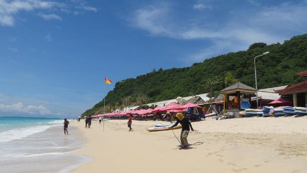 Pantai Pandawa, Bikini dan Laut Biru
