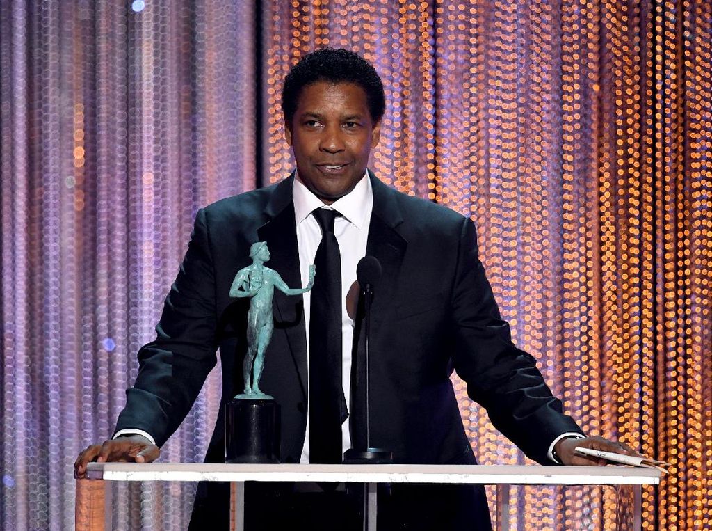 Denzel Washington Kalahkan Ryan Gosling di SAG Awards Denzel Washington Kalahkan Ryan Gosling di SAG Awards
