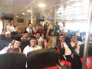 Hidayat Nur Wahid Salam 2 Jari: Bukan untuk Pilkada DKI Ya