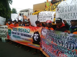 Sakera Mania Demo Minta Bupati Pasuruan Bangkitkan Persekabpas