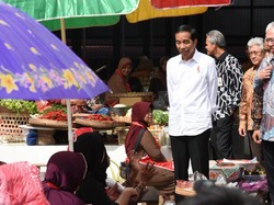 Jokowi Terima Curhat Ibu-ibu, Mulai Tahajud hingga Rumah Rusak