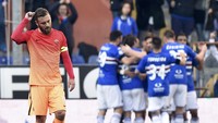 Kekalahan Roma dari Sampdoria ini membuat mereka kini tertinggal empat poin dari Juventus yang memuncaki klasemen (Foto: REUTERS/Giorgio Perottino)
