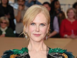 Nicole Kidman Ditemani Dua Nuri di Karpet Merah SAG Awards 2017 Nicole Kidman Ditemani Dua Nuri di Karpet Merah SAG Awards 2017